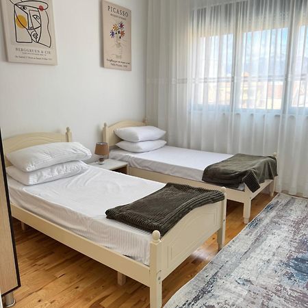 Sol Apartments - 2 Bedrooms Shkodër エクステリア 写真