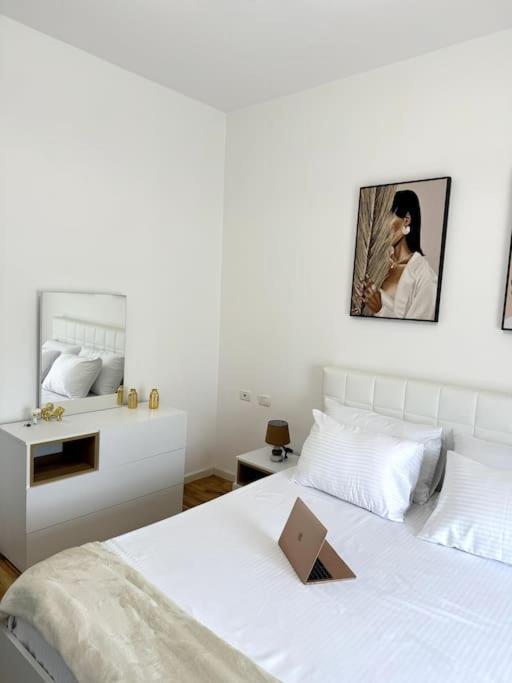 Sol Apartments - 2 Bedrooms Shkodër エクステリア 写真