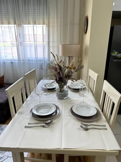Sol Apartments - 2 Bedrooms Shkodër エクステリア 写真