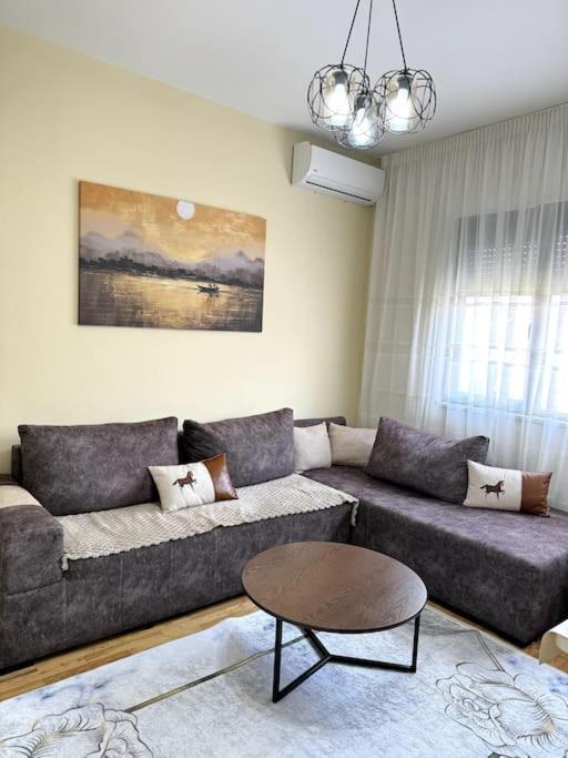 Sol Apartments - 2 Bedrooms Shkodër エクステリア 写真